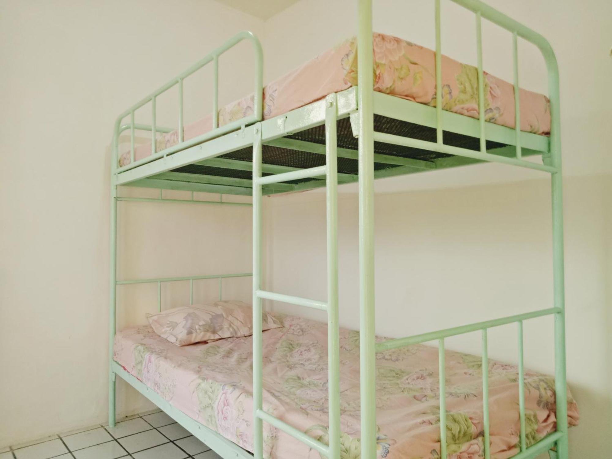Griya Backpacker Pak Yon Bed and Breakfast Malang Buitenkant foto