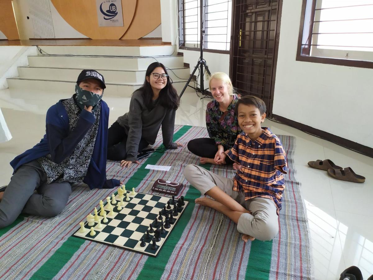 Griya Backpacker Pak Yon Bed and Breakfast Malang Buitenkant foto