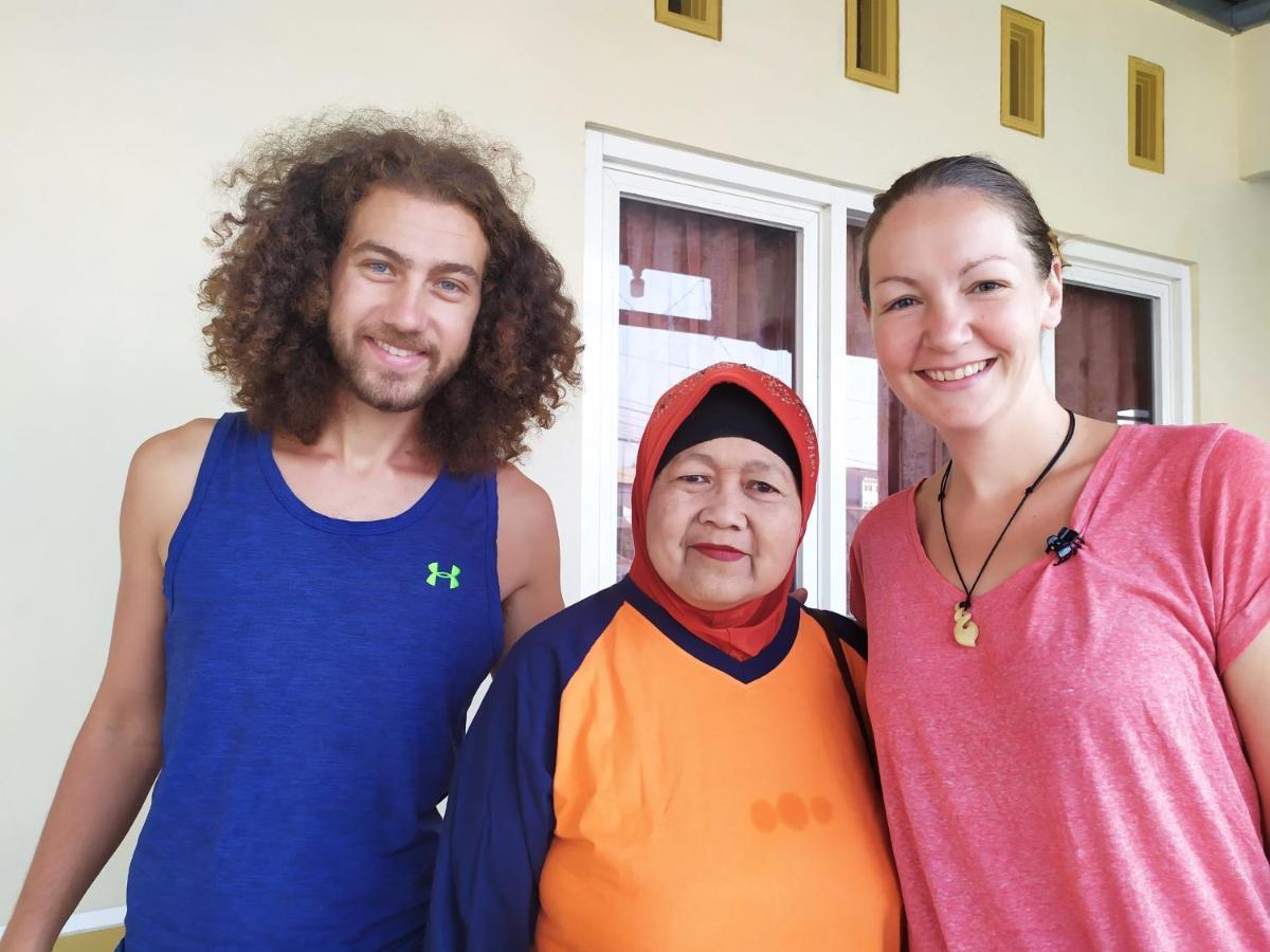 Griya Backpacker Pak Yon Bed and Breakfast Malang Buitenkant foto