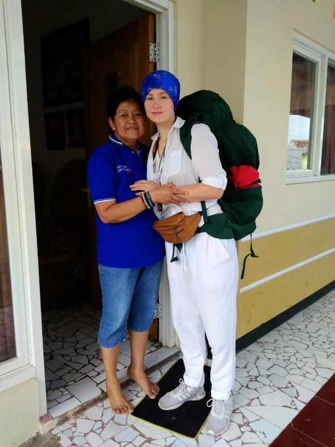 Griya Backpacker Pak Yon Bed and Breakfast Malang Buitenkant foto