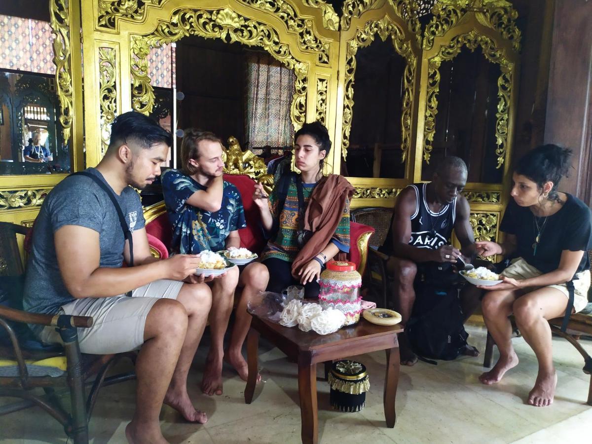 Griya Backpacker Pak Yon Bed and Breakfast Malang Buitenkant foto