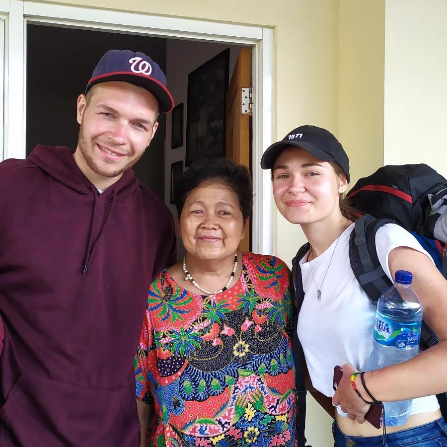 Griya Backpacker Pak Yon Bed and Breakfast Malang Buitenkant foto
