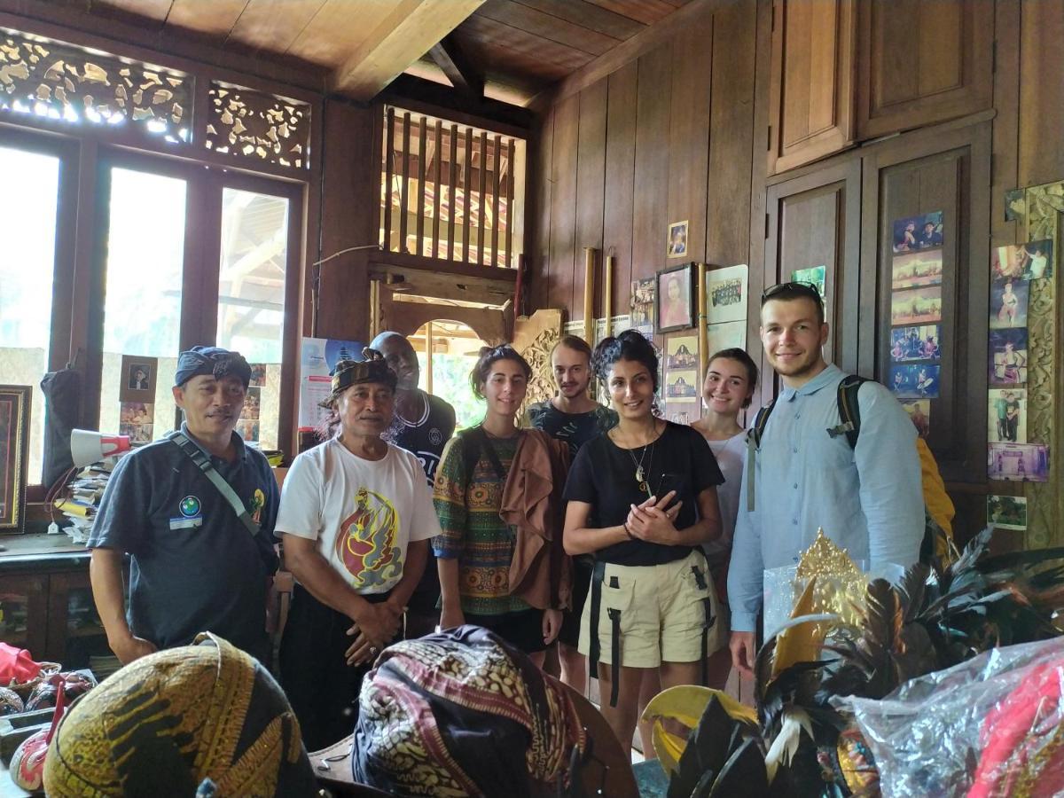 Griya Backpacker Pak Yon Bed and Breakfast Malang Buitenkant foto