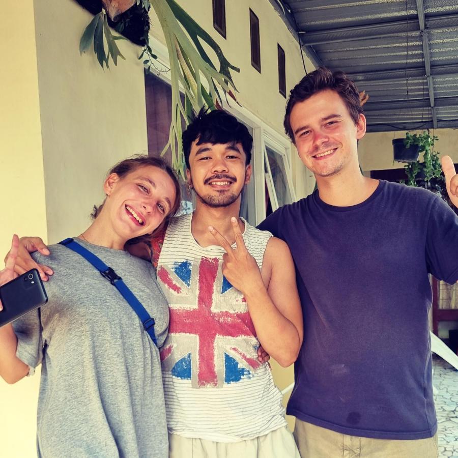 Griya Backpacker Pak Yon Bed and Breakfast Malang Buitenkant foto