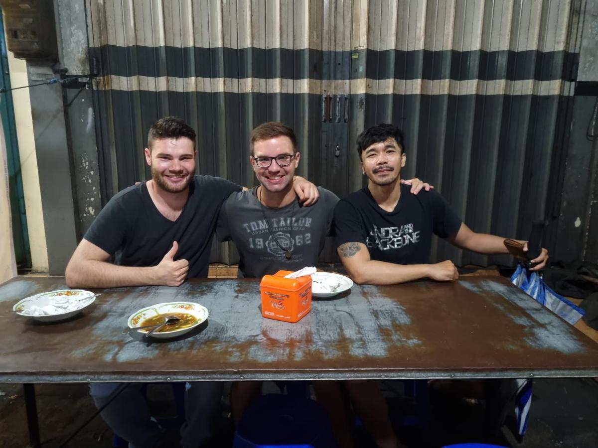 Griya Backpacker Pak Yon Bed and Breakfast Malang Buitenkant foto